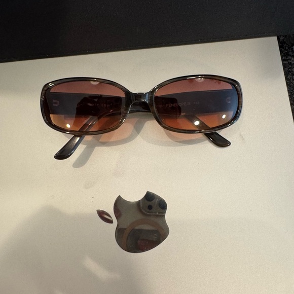 Stylish Black Sunglasses - Picture 1 of 4